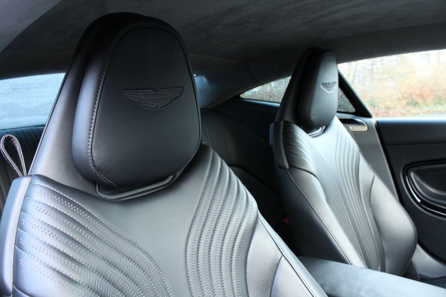 Used Aston Martin DB11 2017 for sale - 77073920: Photo 12