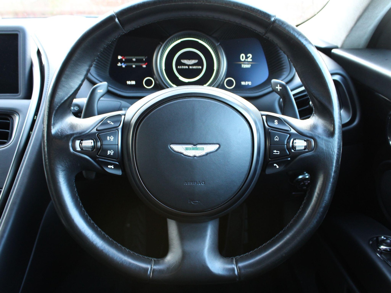 Used Aston Martin DB11 2017 for sale - 77073920: Photo 28