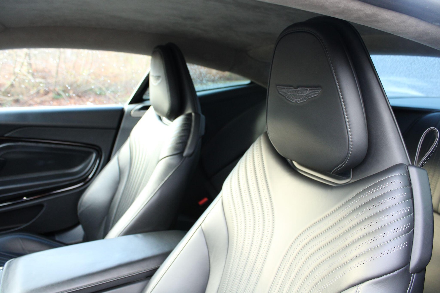 Used Aston Martin DB11 2017 for sale - 77073920: Photo 34