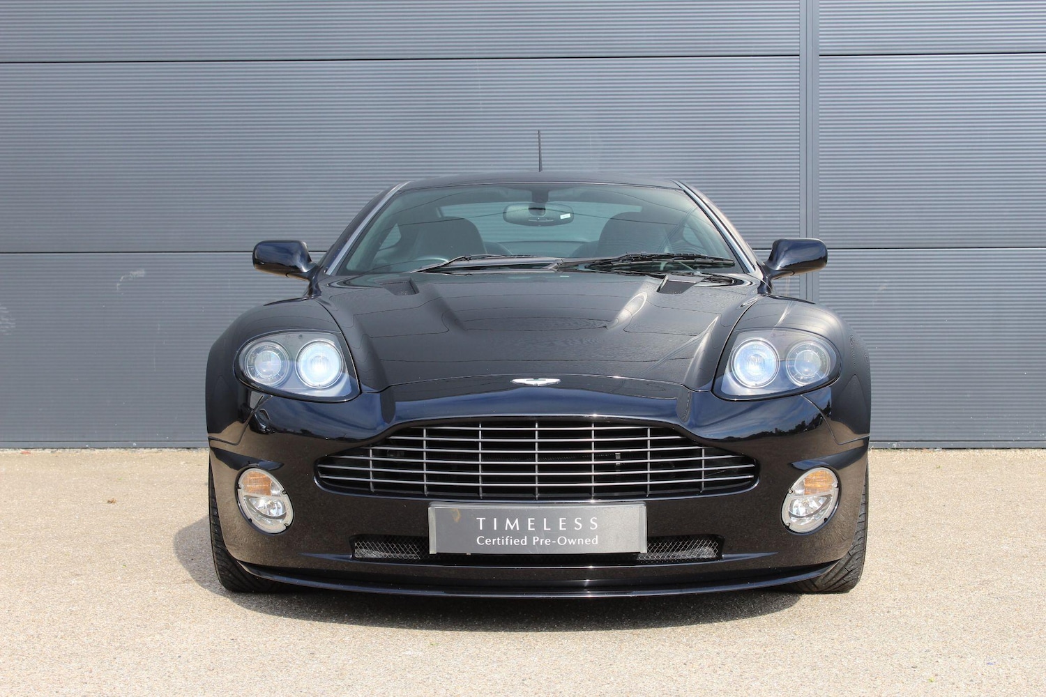 Used Aston Martin Vanquish for sale - 77637482: Photo 2