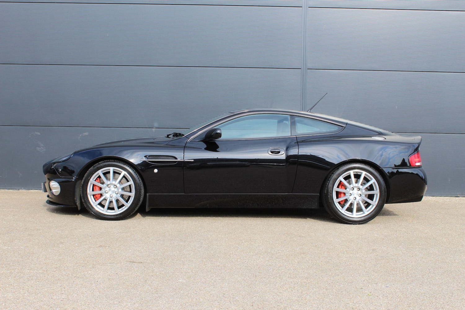 Used Aston Martin Vanquish for sale - 77637482: Photo 4
