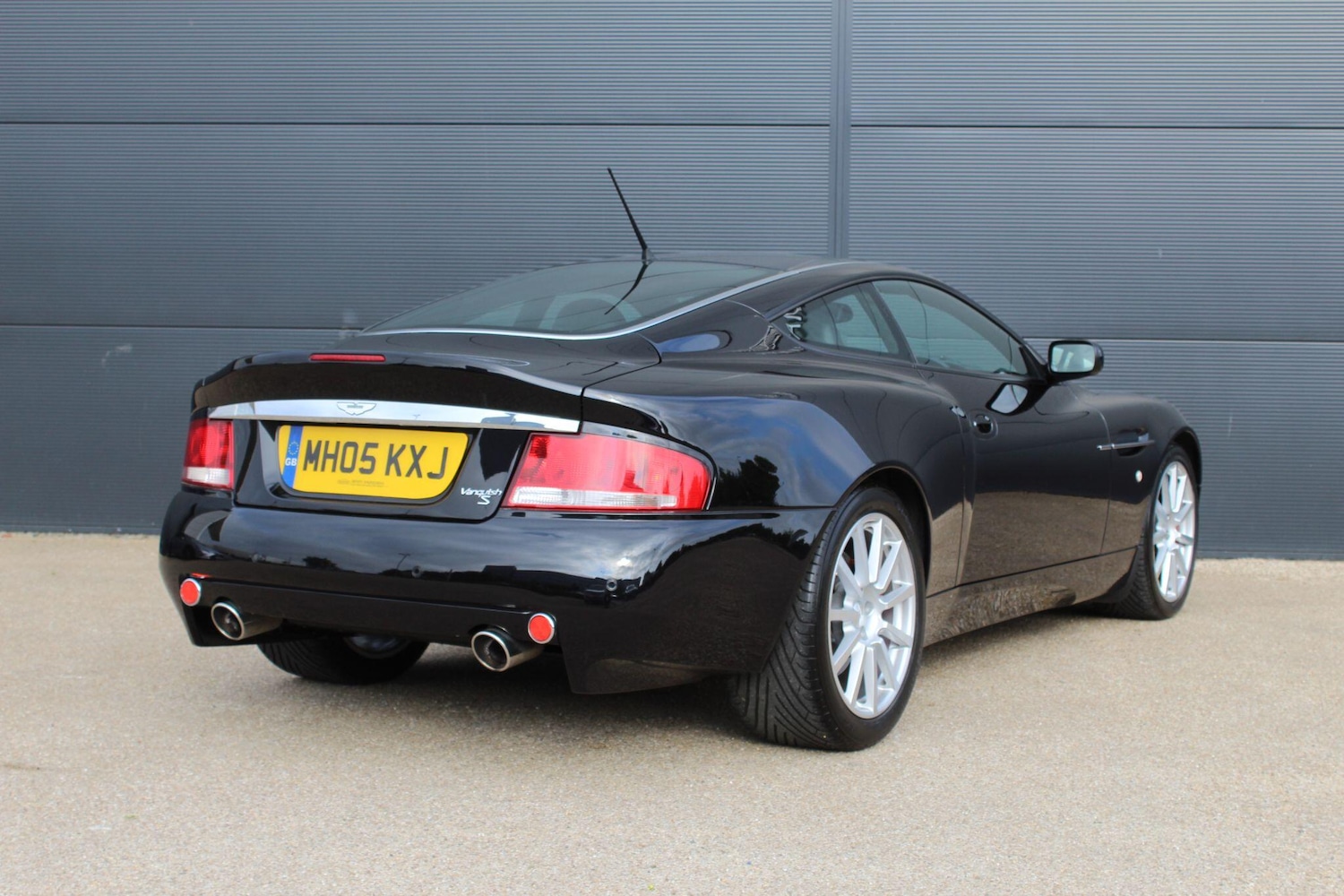 Used Aston Martin Vanquish for sale - 77637482: Photo 6