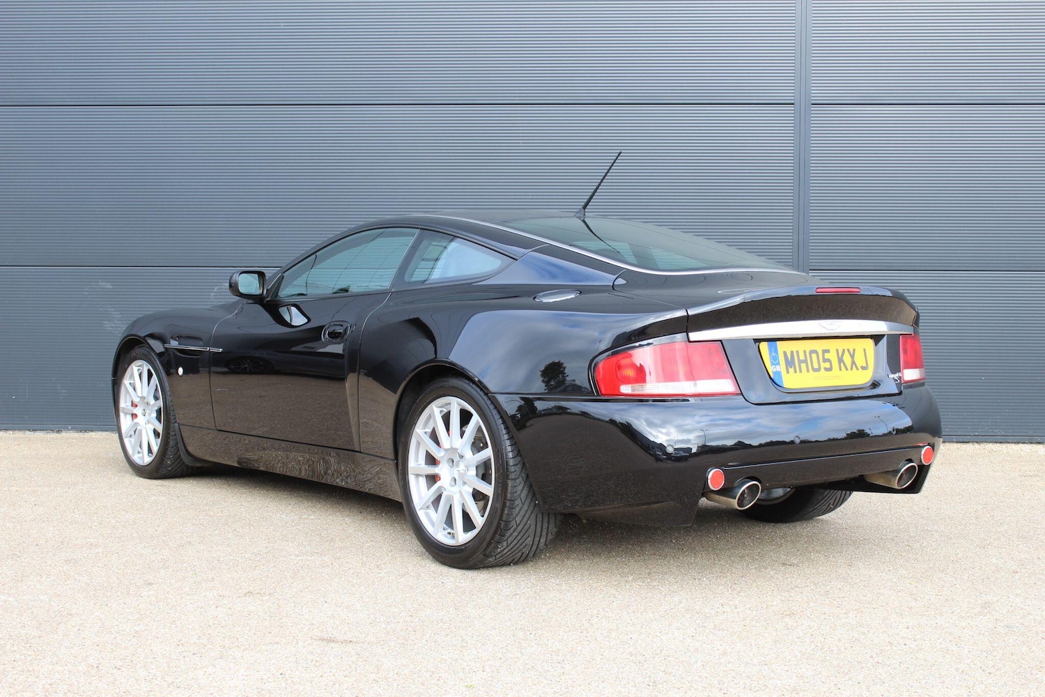 Used Aston Martin Vanquish for sale - 77637482: Photo 8