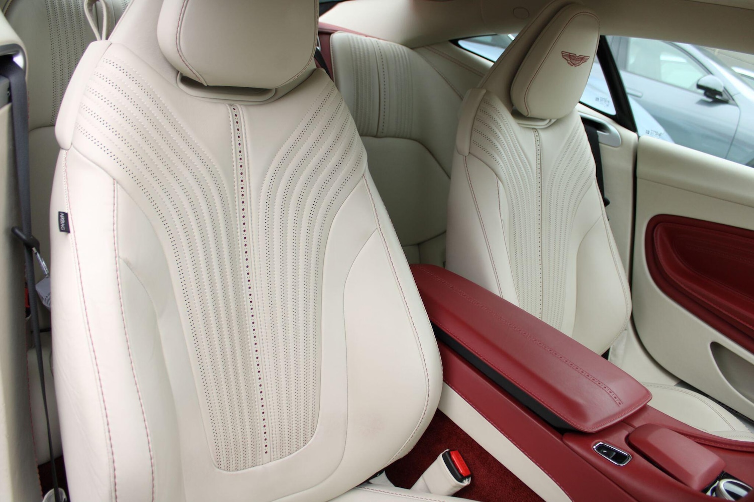 Used Aston Martin DB11 2021 for sale - 77908560: Photo 12