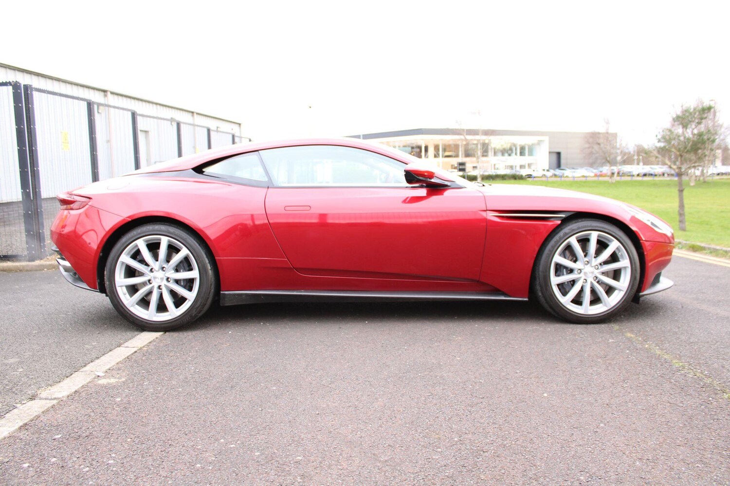 Used Aston Martin DB11 2021 for sale - 77908560: Photo 13