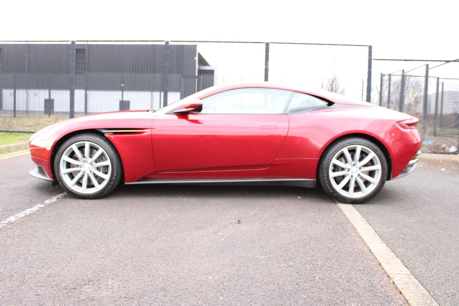 Used Aston Martin DB11 2021 for sale - 77908560: Photo 16