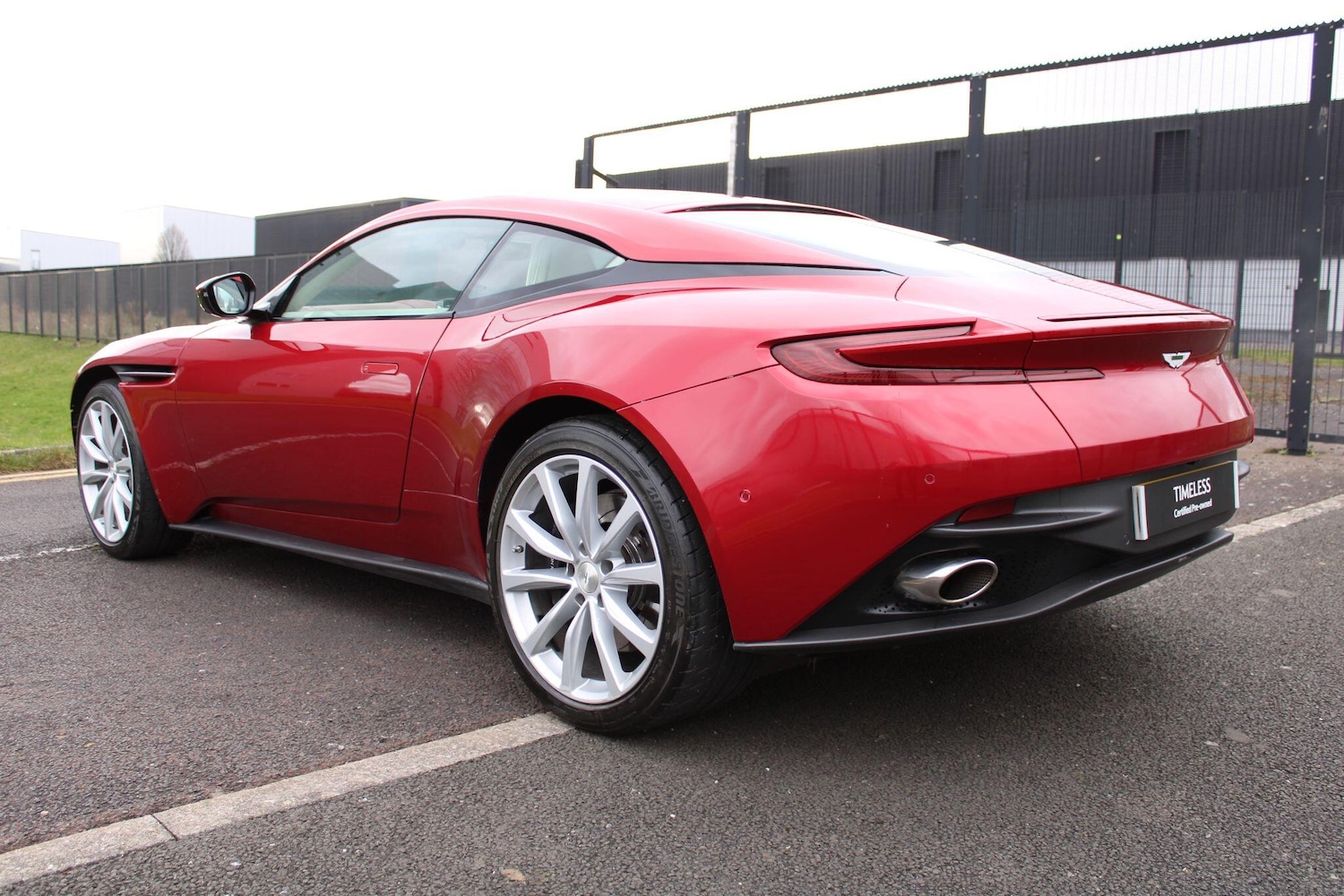 Used Aston Martin DB11 2021 for sale - 77908560: Photo 2