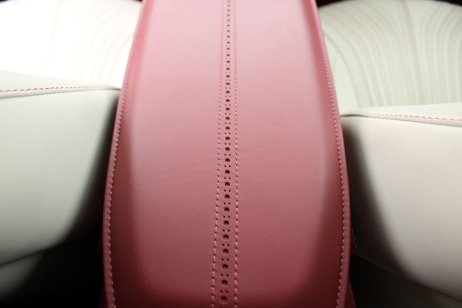 Used Aston Martin DB11 2021 for sale - 77908560: Photo 26