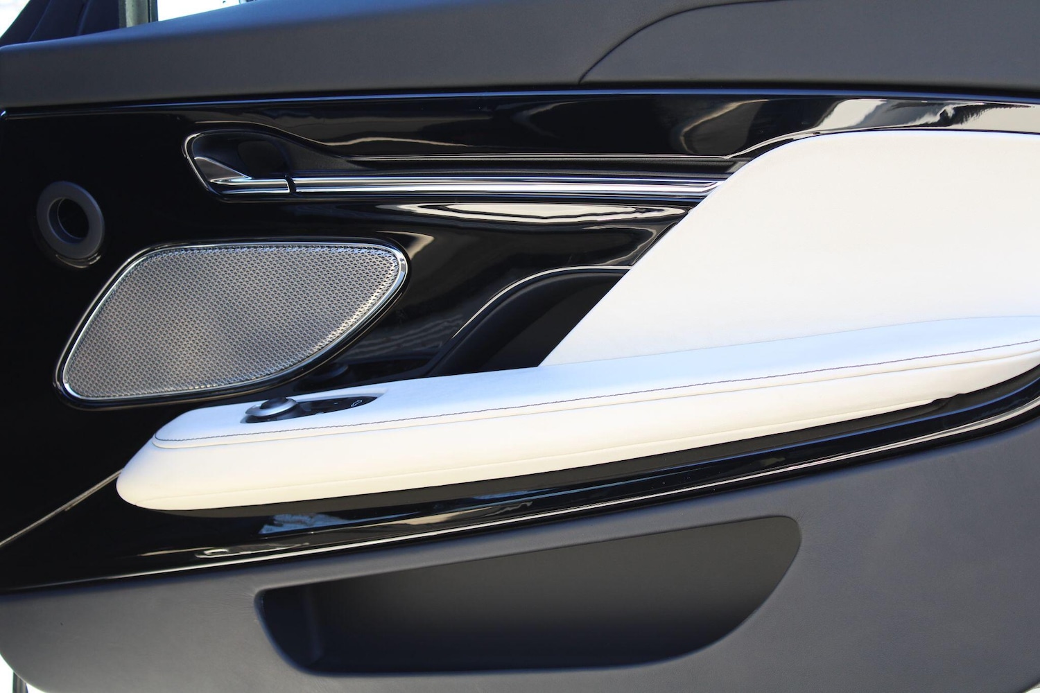 Used Aston Martin V8 2024 for sale - 77396503: Photo 27