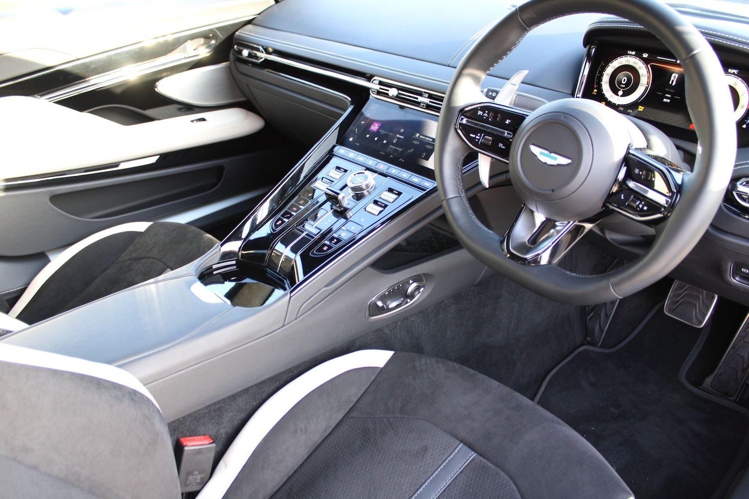 Used Aston Martin V8 2024 for sale - 77396503: Photo 3