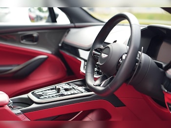 Used Aston Martin DBX 2025 for sale - 78965933: Photo