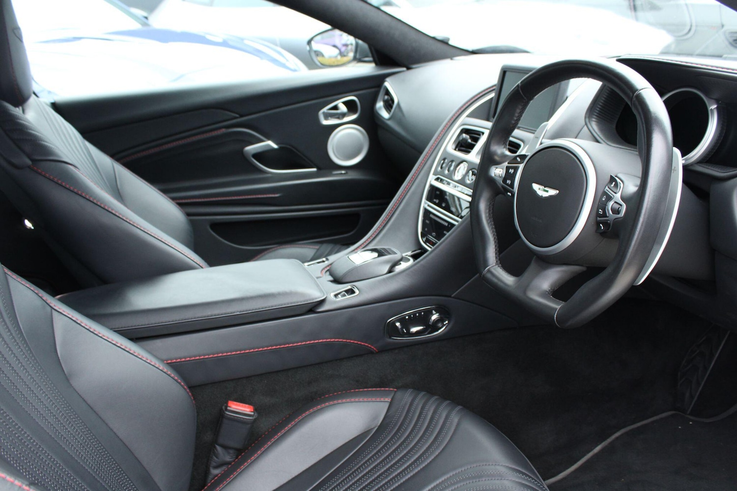 Used Aston Martin DB11 2021 for sale - 77060345: Photo 4