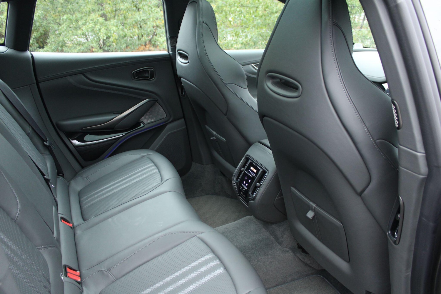 Used Aston Martin DBX for sale - 76513401: Photo 11