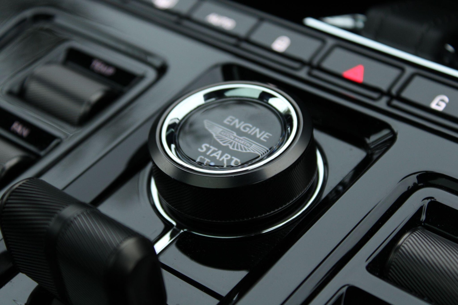 Used Aston Martin DBX for sale - 76513401: Photo 14