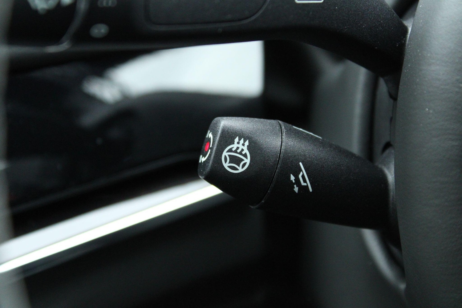 Used Aston Martin DBX for sale - 76513401: Photo 16