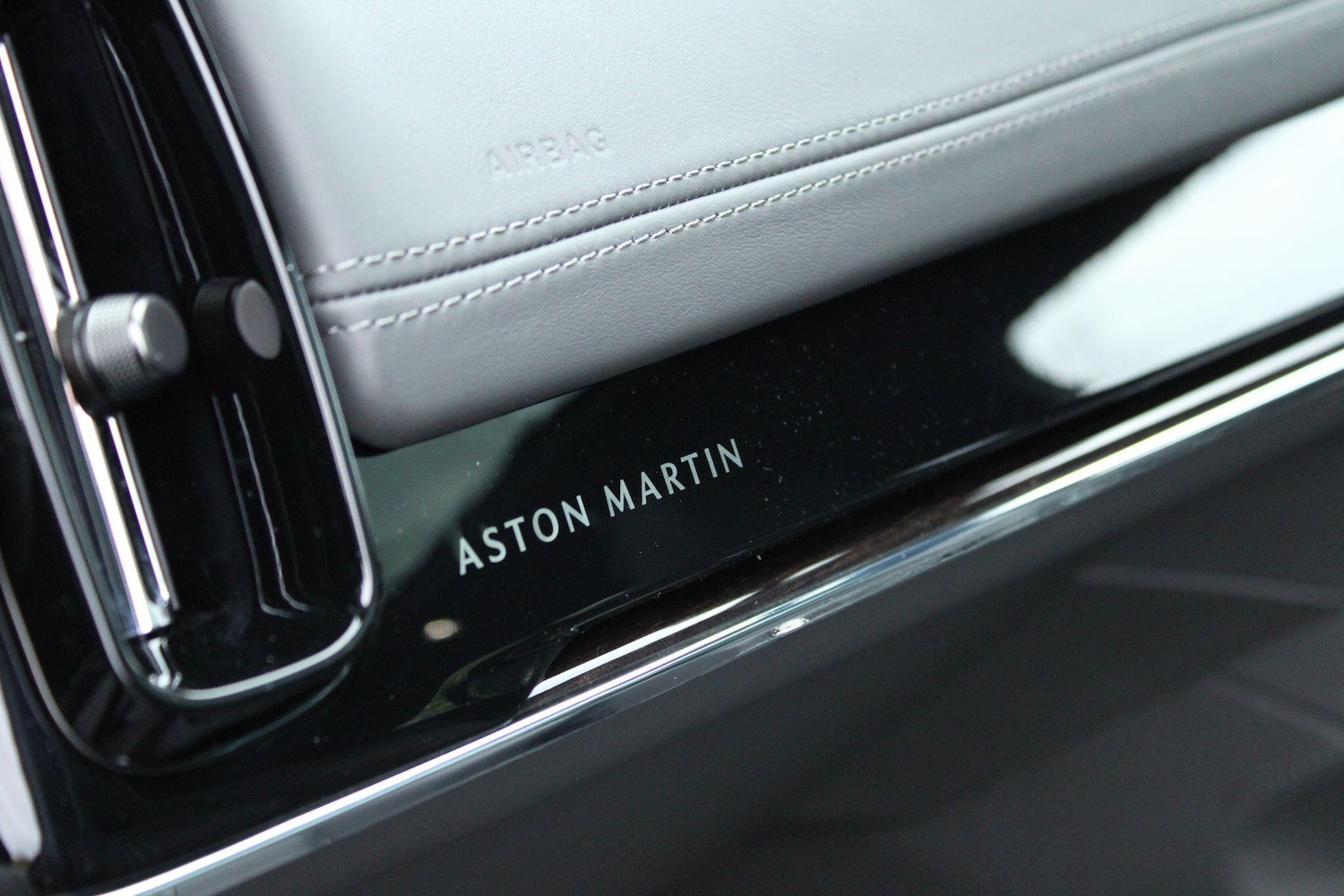 Used Aston Martin DBX for sale - 76513401: Photo 35
