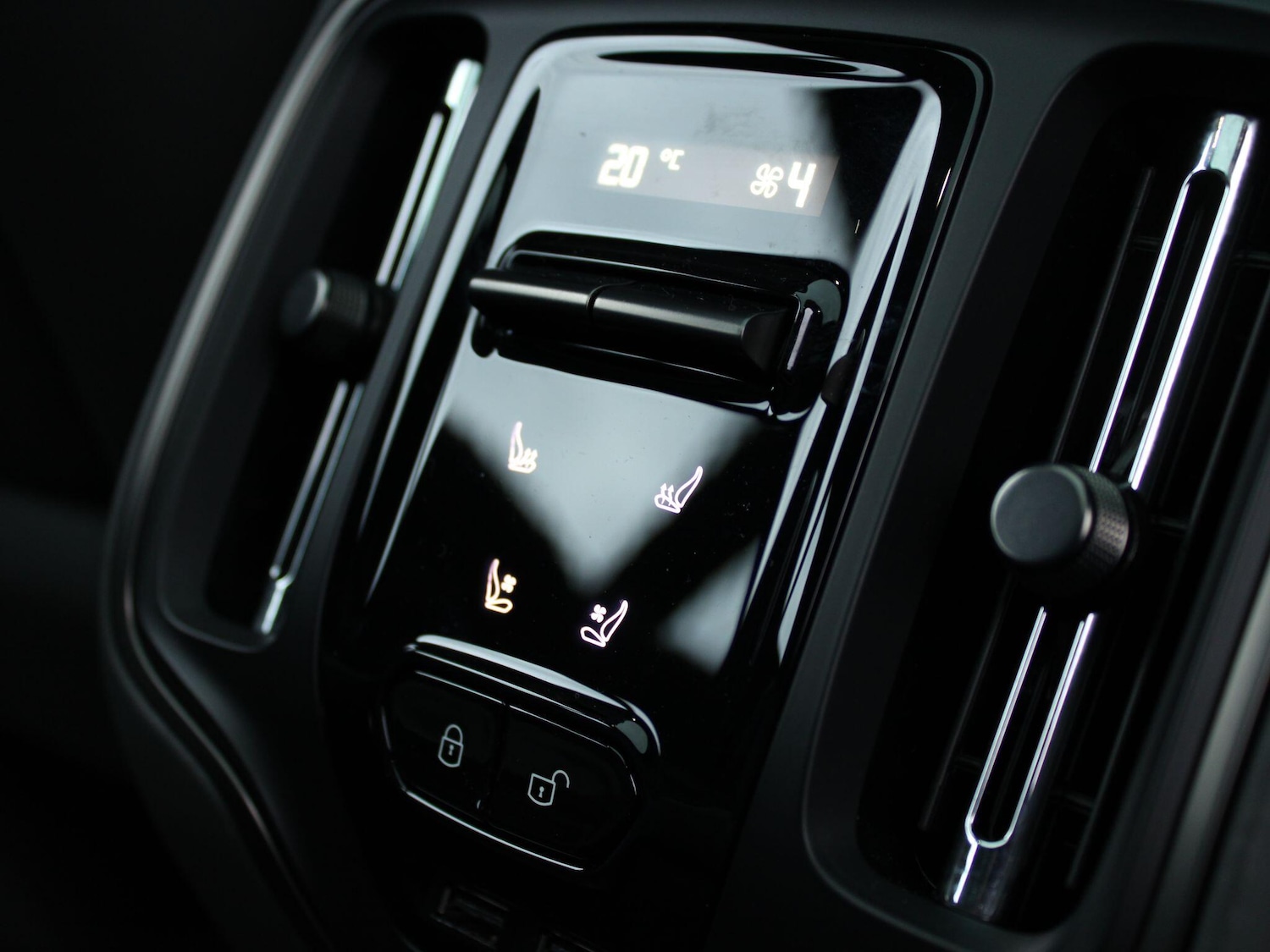 Used Aston Martin DBX for sale - 76513401: Photo 44