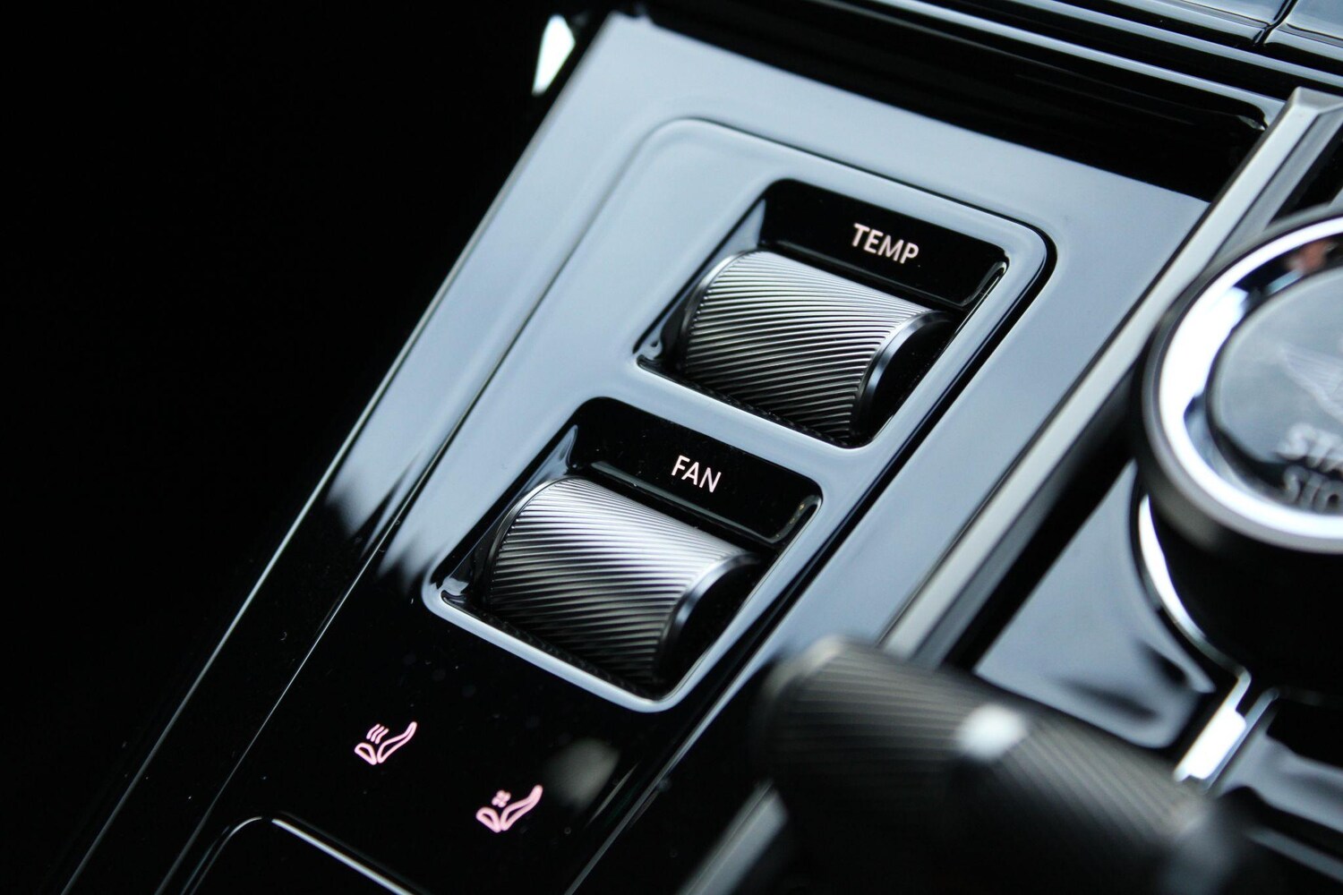 Used Aston Martin Vantage for sale - 76995925: Photo 15