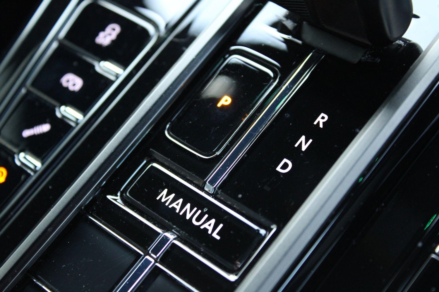 Used Aston Martin Vantage for sale - 76995925: Photo 16