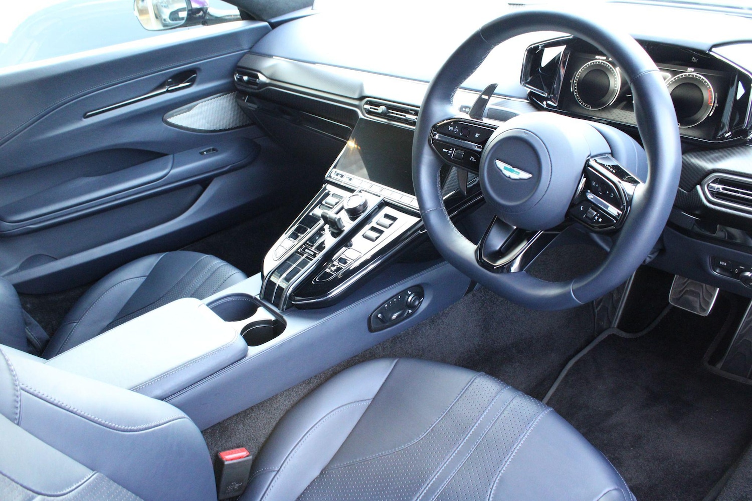Used Aston Martin Vantage for sale - 76995925: Photo 9