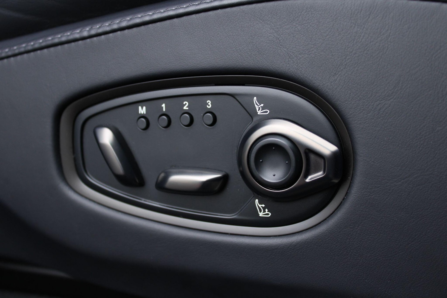 Used Aston Martin DBX 2022 for sale - 76189215: Photo 17