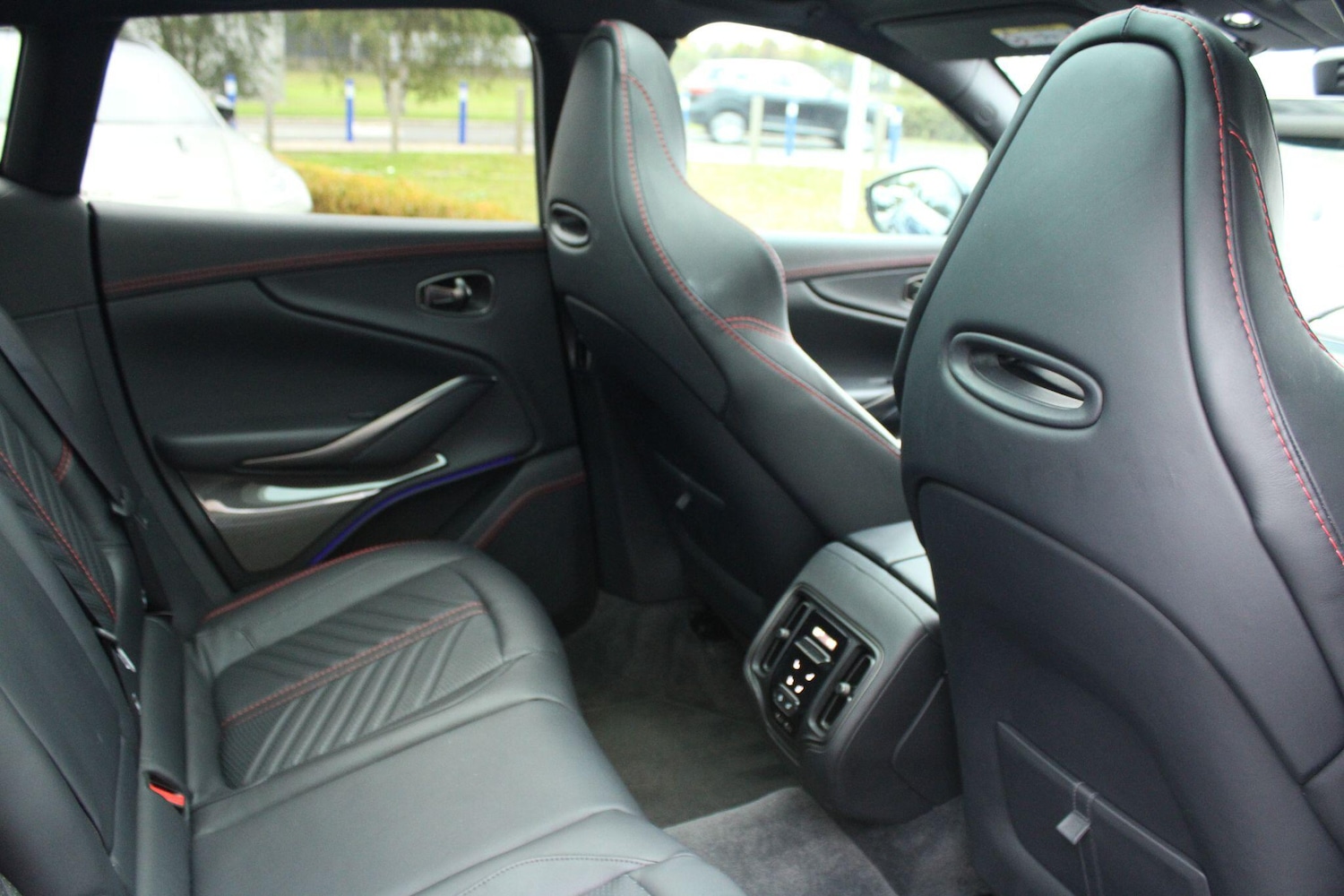 Used Aston Martin DBX 2022 for sale - 76189215: Photo 23
