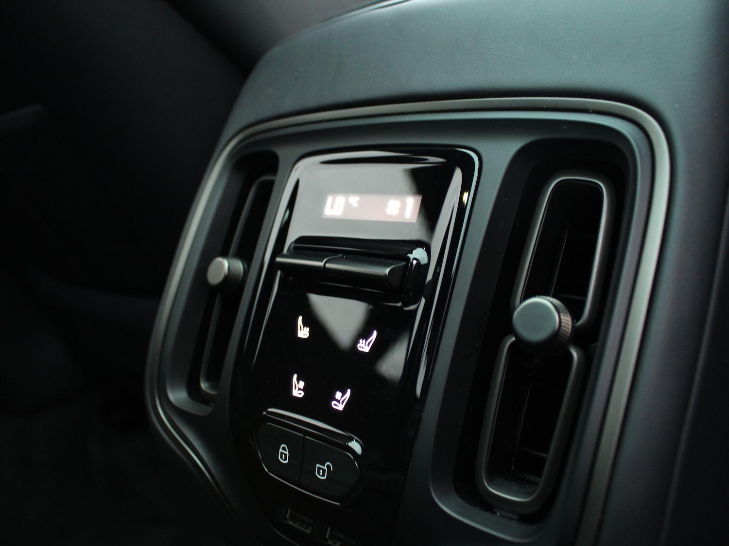 Used Aston Martin DBX 2022 for sale - 76189215: Photo 25