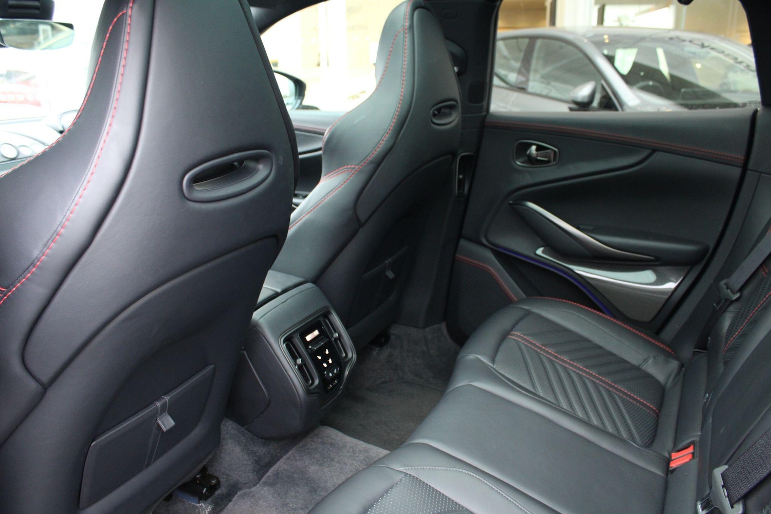 Used Aston Martin DBX 2022 for sale - 76189215: Photo 26
