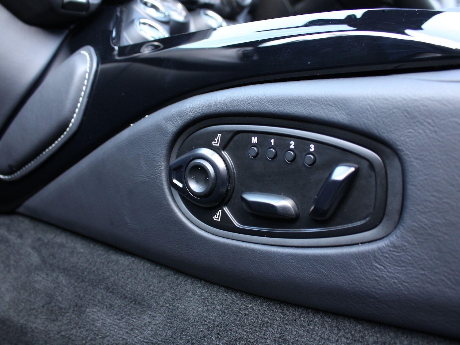 Used Aston Martin Vantage 2024 for sale - 76108364: Photo 21