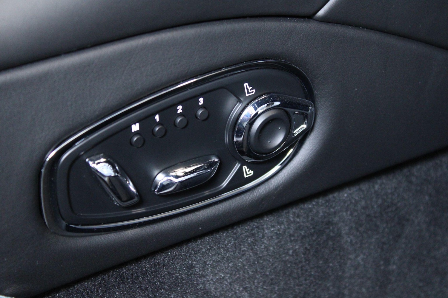 Used Aston Martin DB11 2022 for sale - 77067311: Photo 22