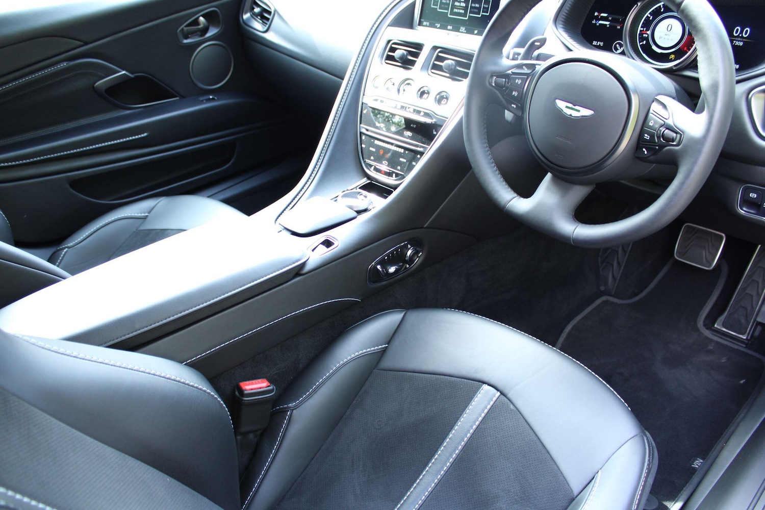 Used Aston Martin DB11 2022 for sale - 77067311: Photo 3