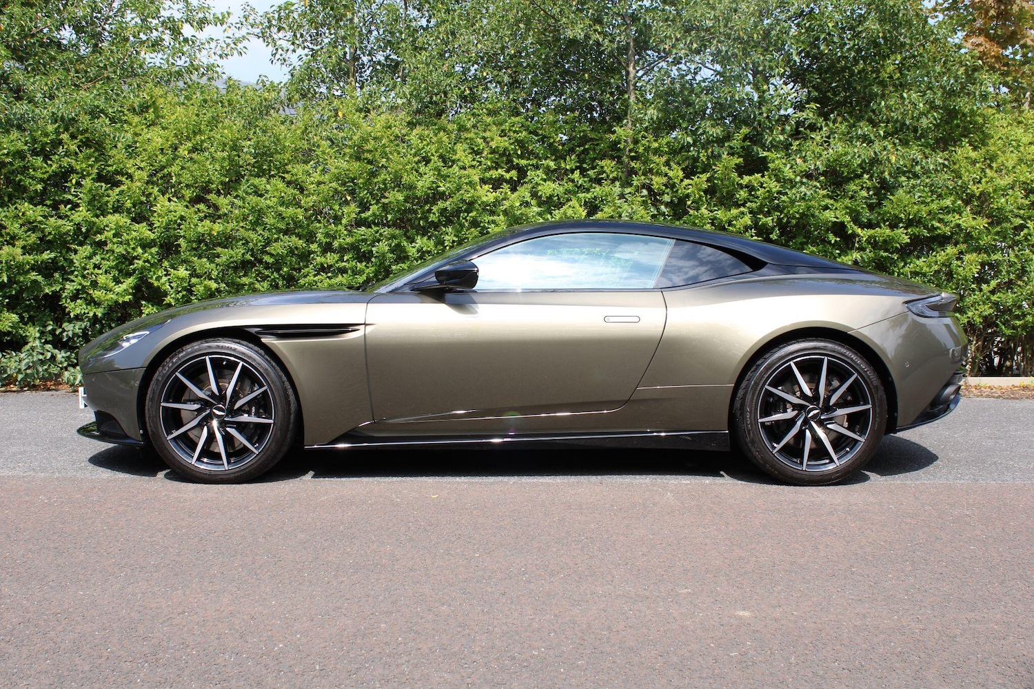 Used Aston Martin DB11 2022 for sale - 77067311: Photo 34