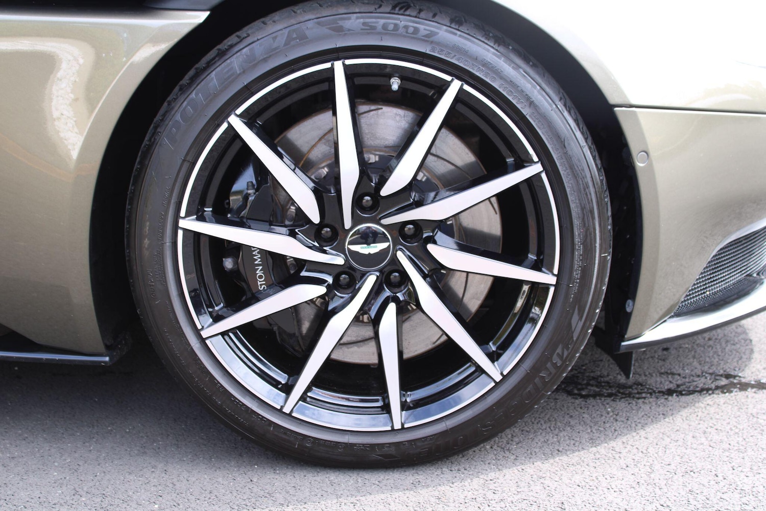 Used Aston Martin DB11 2022 for sale - 77067311: Photo 4