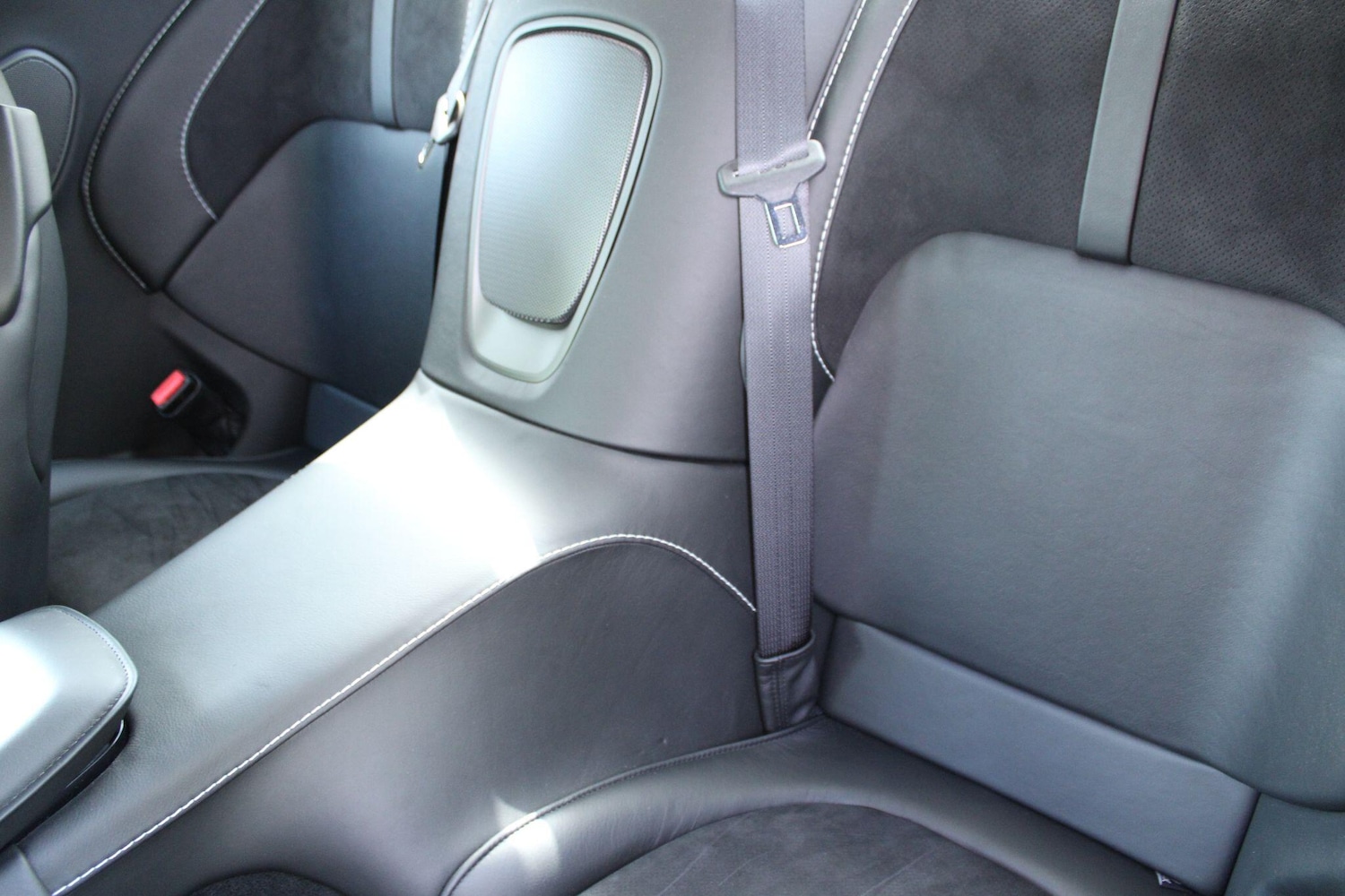 Used Aston Martin DB11 2022 for sale - 77067311: Photo 44