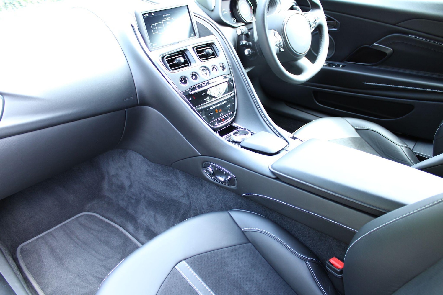 Used Aston Martin DB11 2022 for sale - 77067311: Photo 47