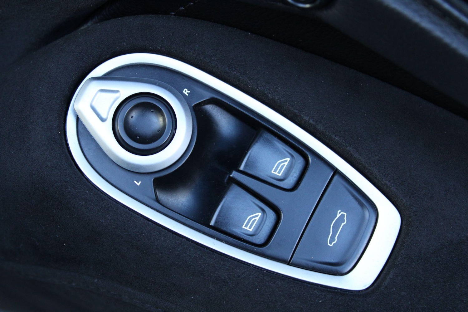 Used Aston Martin Vantage 2019 for sale - 76361064: Photo 13