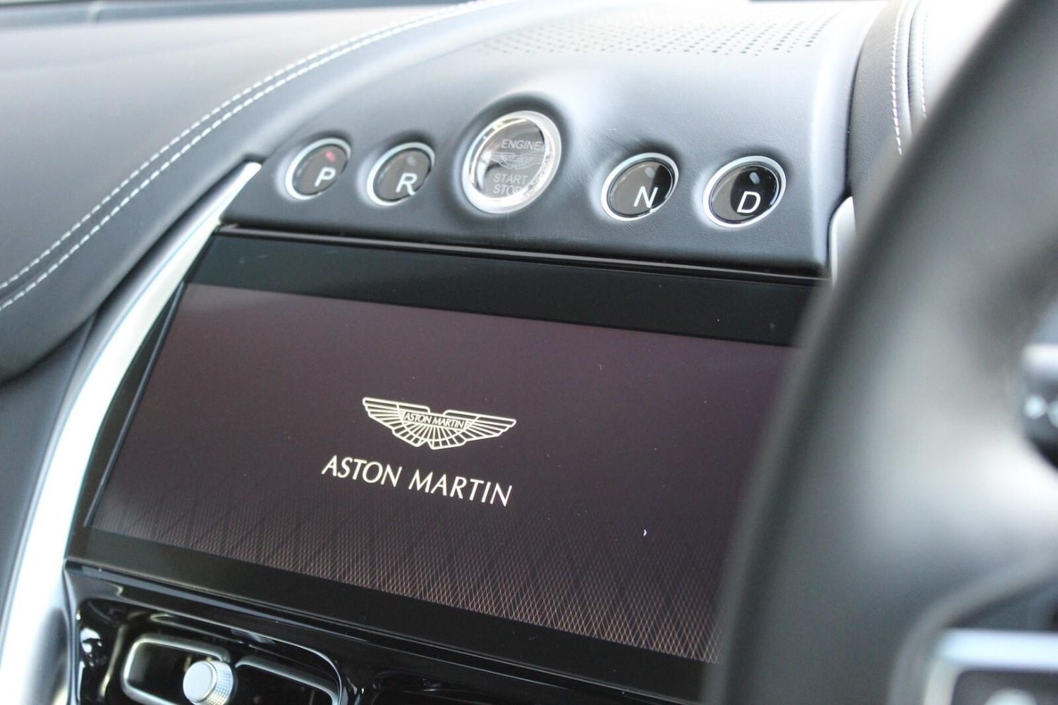 Used Aston Martin DBX 2023 for sale - 76349333: Photo 10