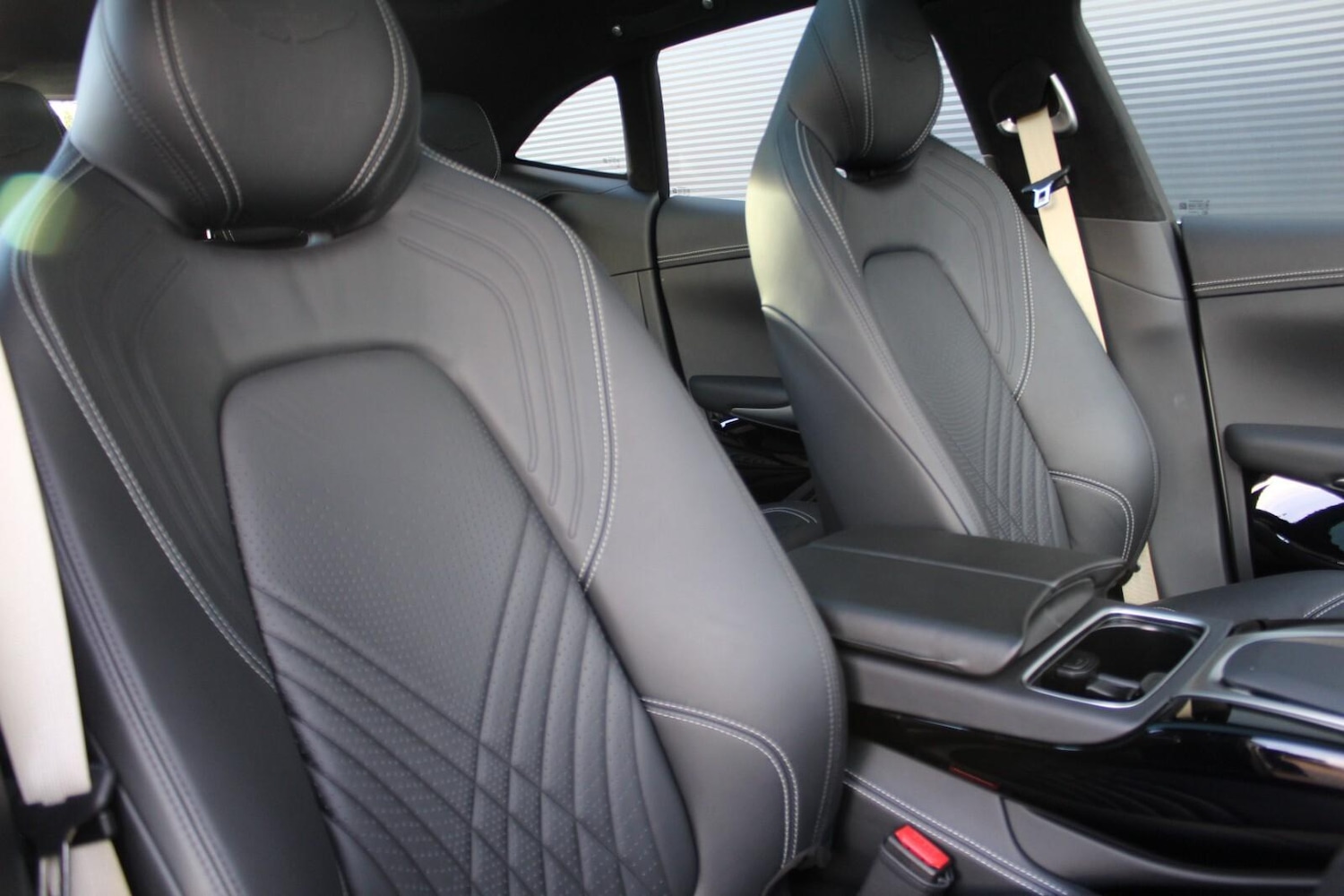 Used Aston Martin DBX 2023 for sale - 76349333: Photo 12