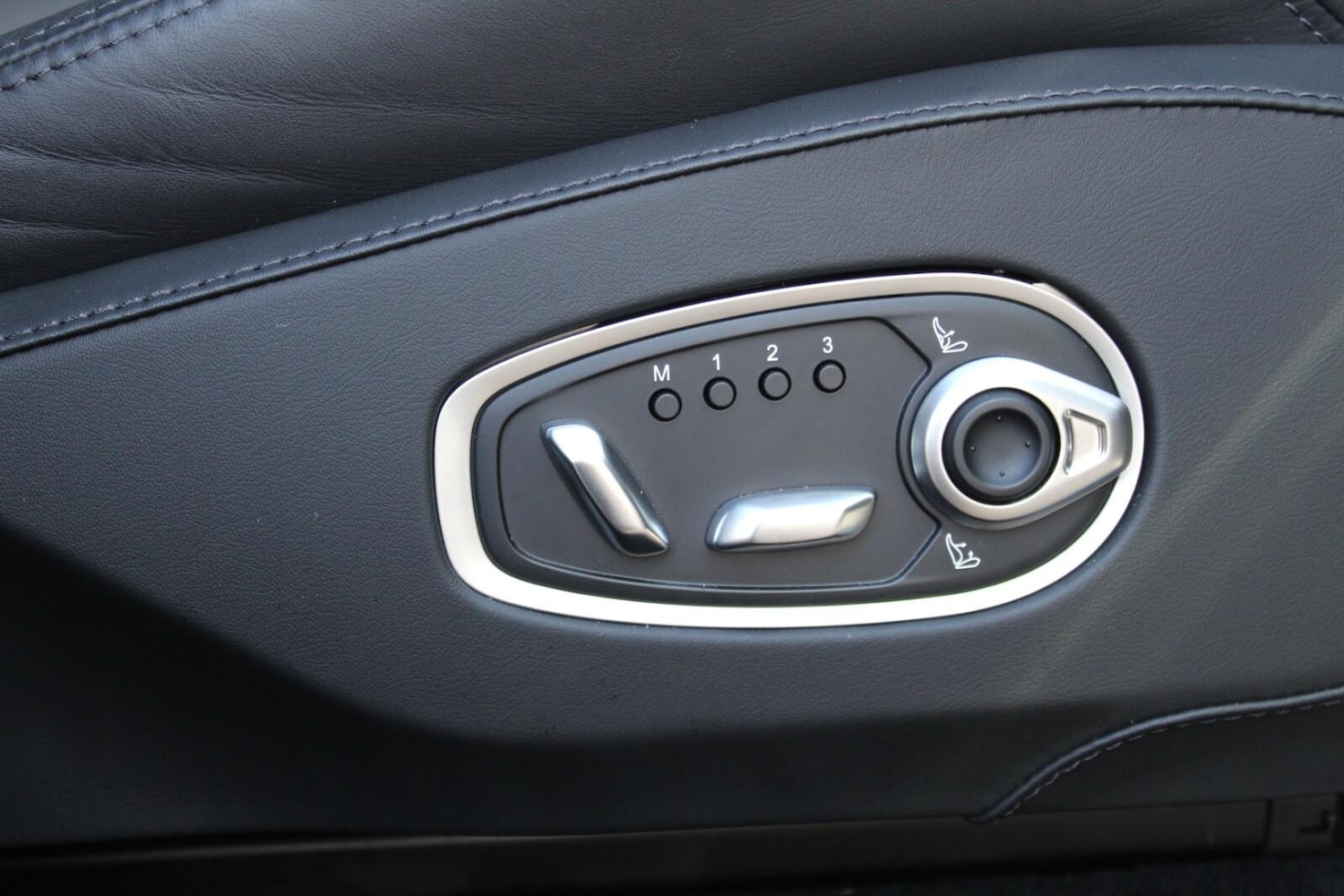 Used Aston Martin DBX 2023 for sale - 76349333: Photo 20