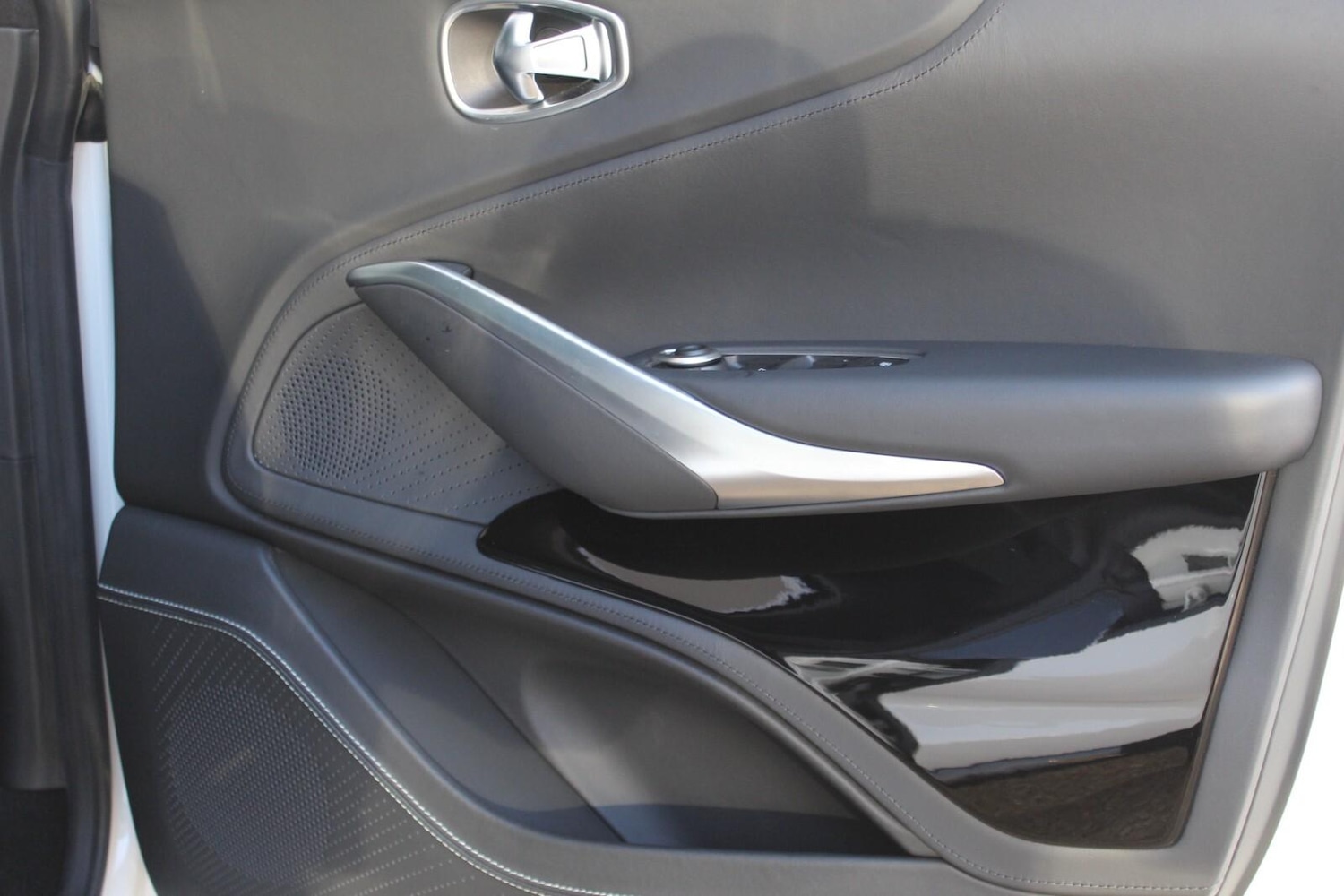 Used Aston Martin DBX 2023 for sale - 76349333: Photo 21