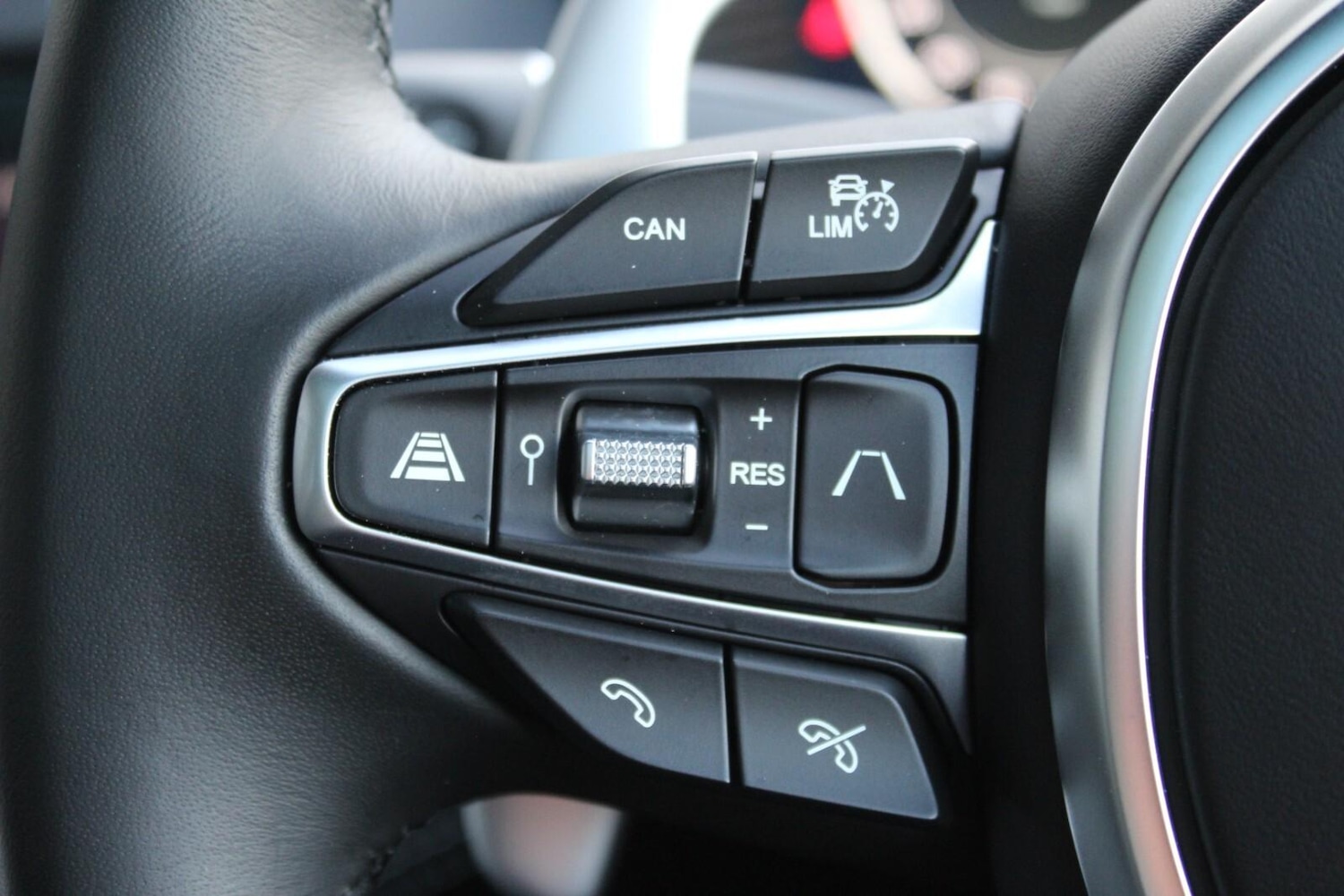 Used Aston Martin DBX 2023 for sale - 76349333: Photo 29
