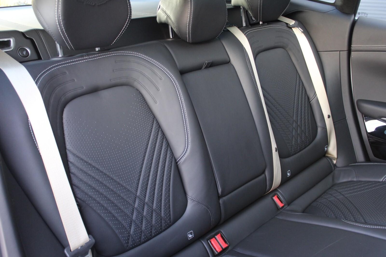 Used Aston Martin DBX 2023 for sale - 76349333: Photo 32