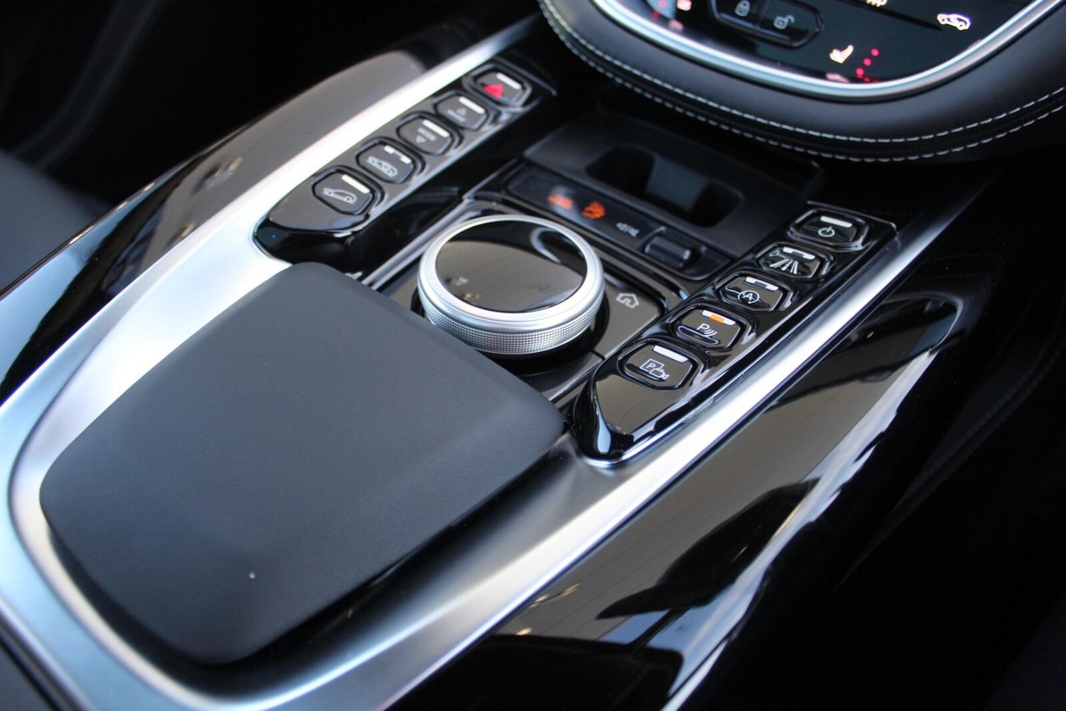 Used Aston Martin DBX 2023 for sale - 76349333: Photo 33