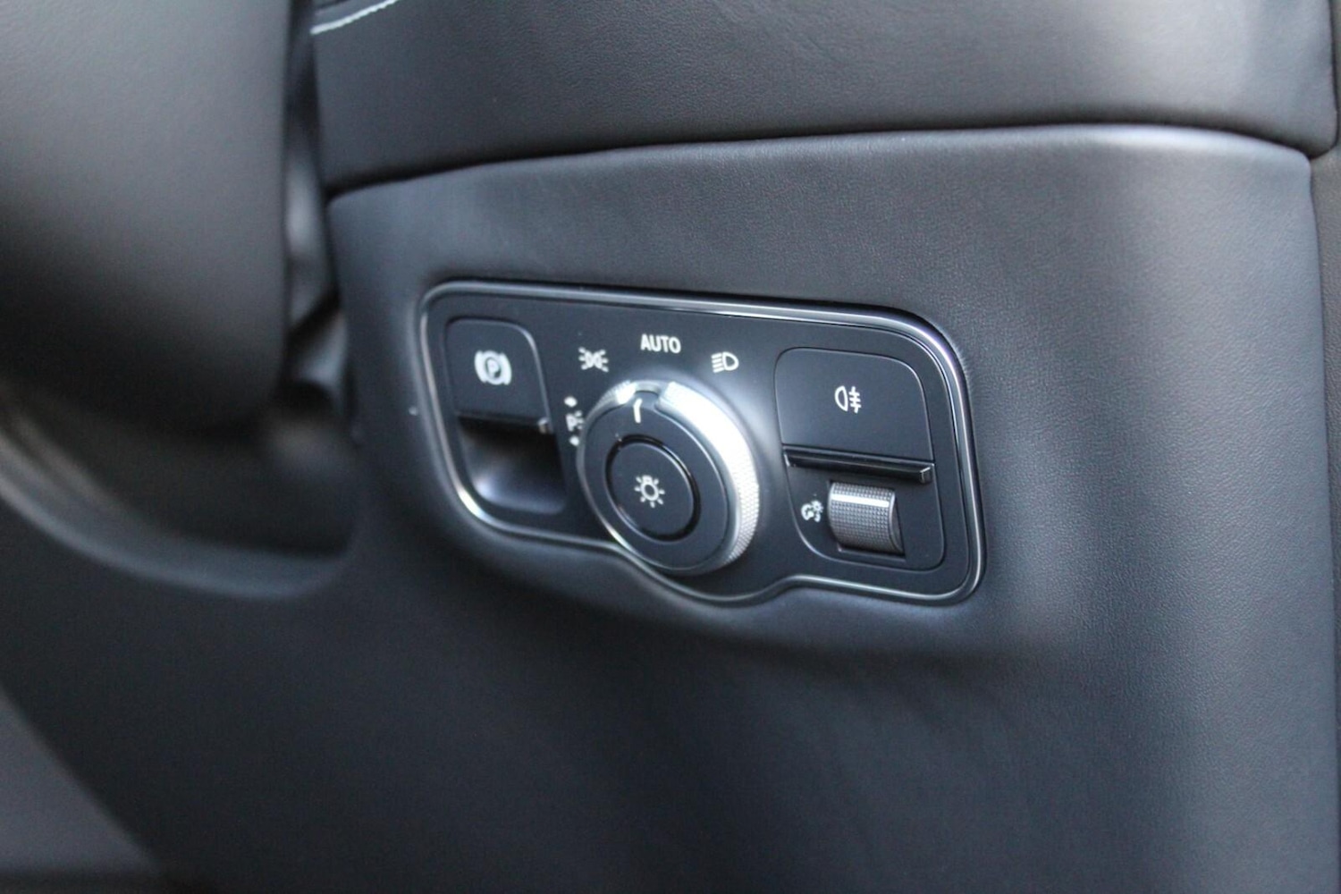 Used Aston Martin DBX 2023 for sale - 76349333: Photo 34