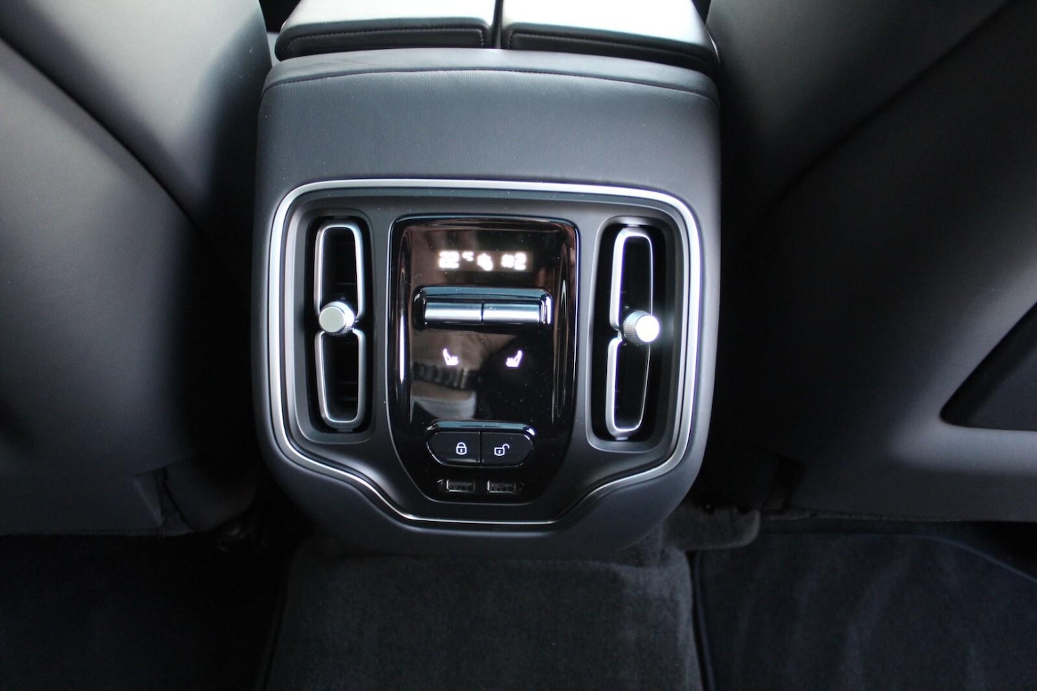 Used Aston Martin DBX 2023 for sale - 76349333: Photo 35