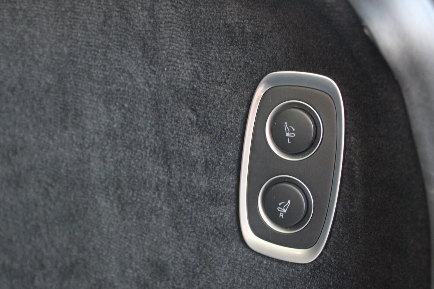 Used Aston Martin DBX 2023 for sale - 76349333: Photo 37