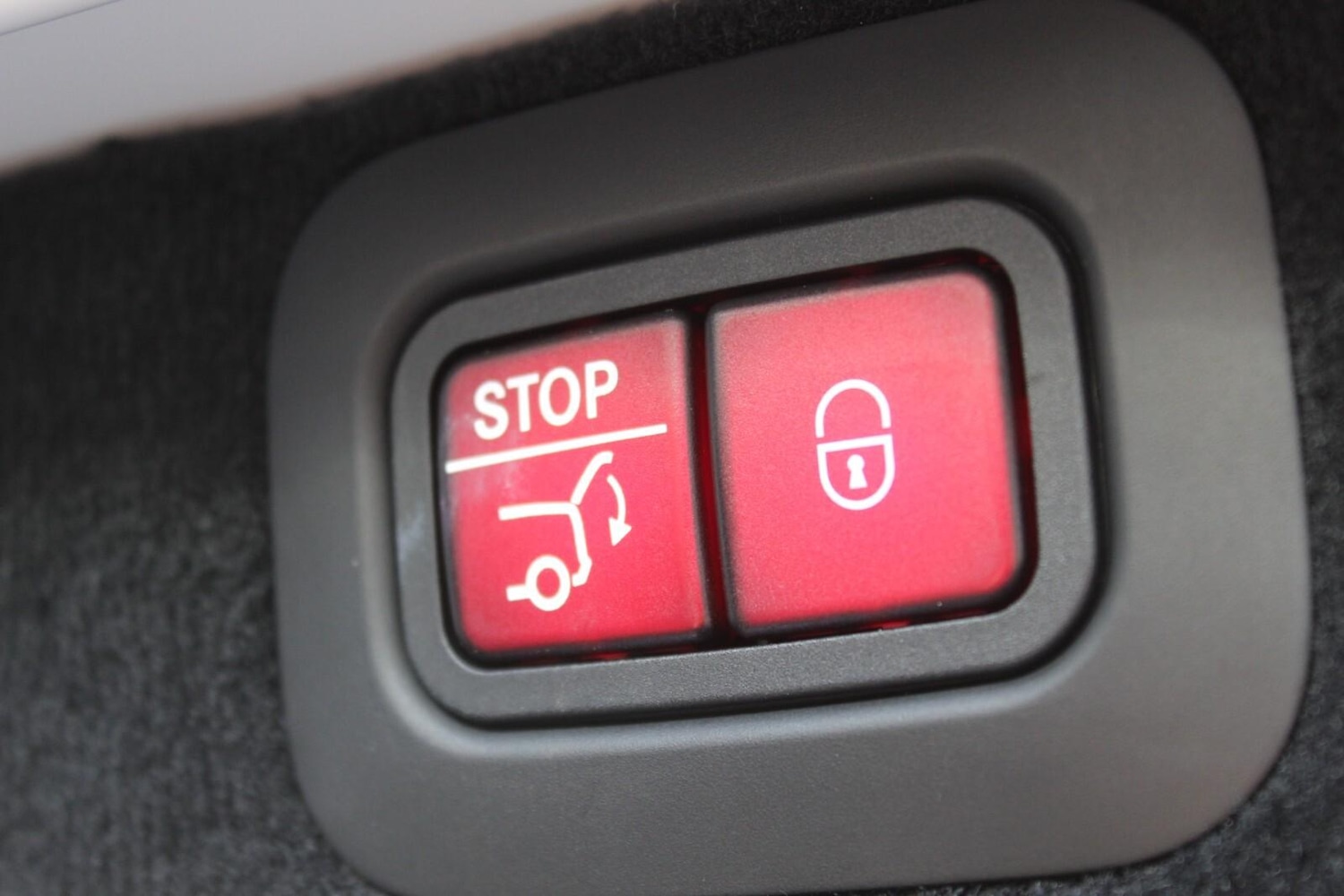 Used Aston Martin DBX 2023 for sale - 76349333: Photo 39