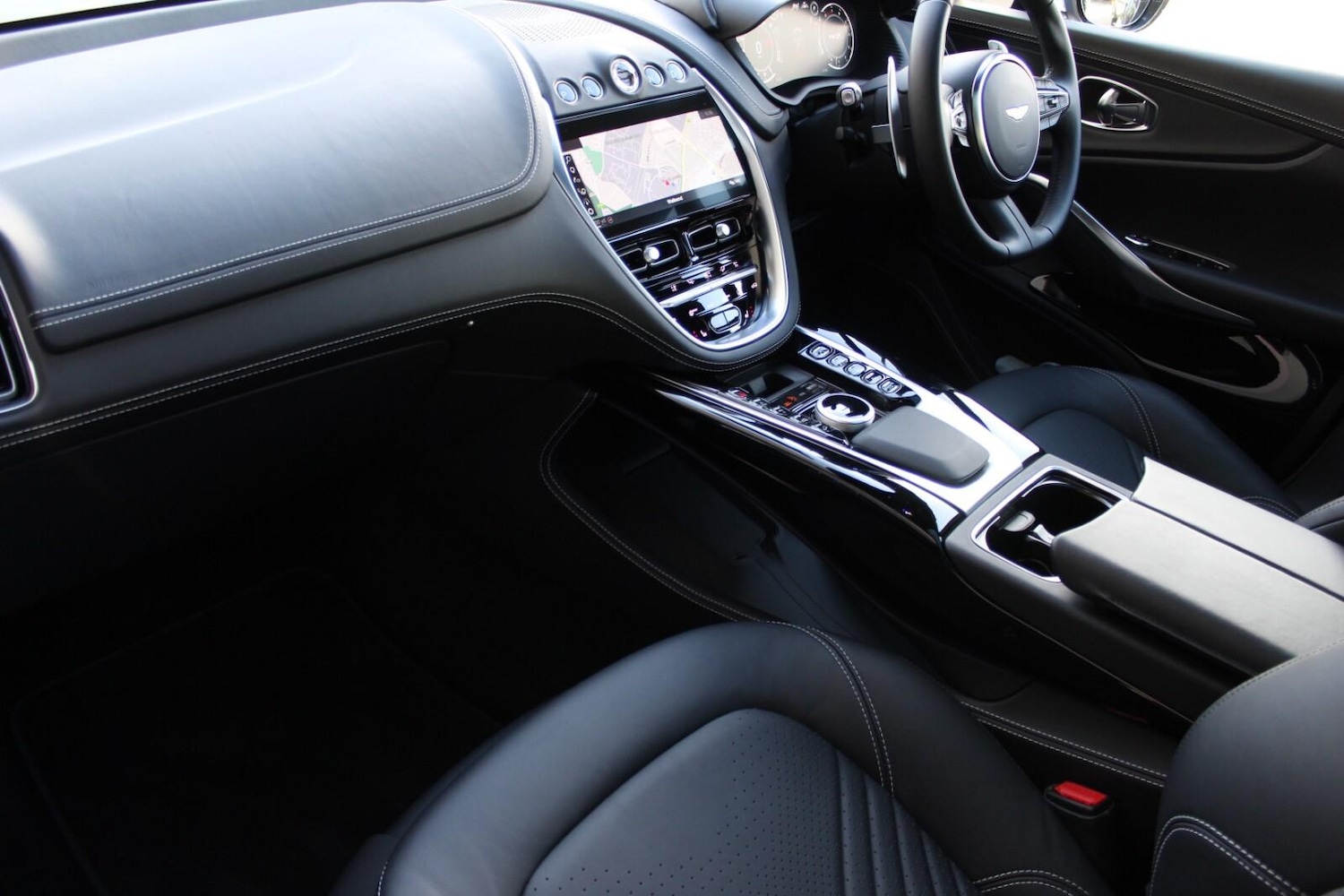 Used Aston Martin DBX 2023 for sale - 76349333: Photo 42