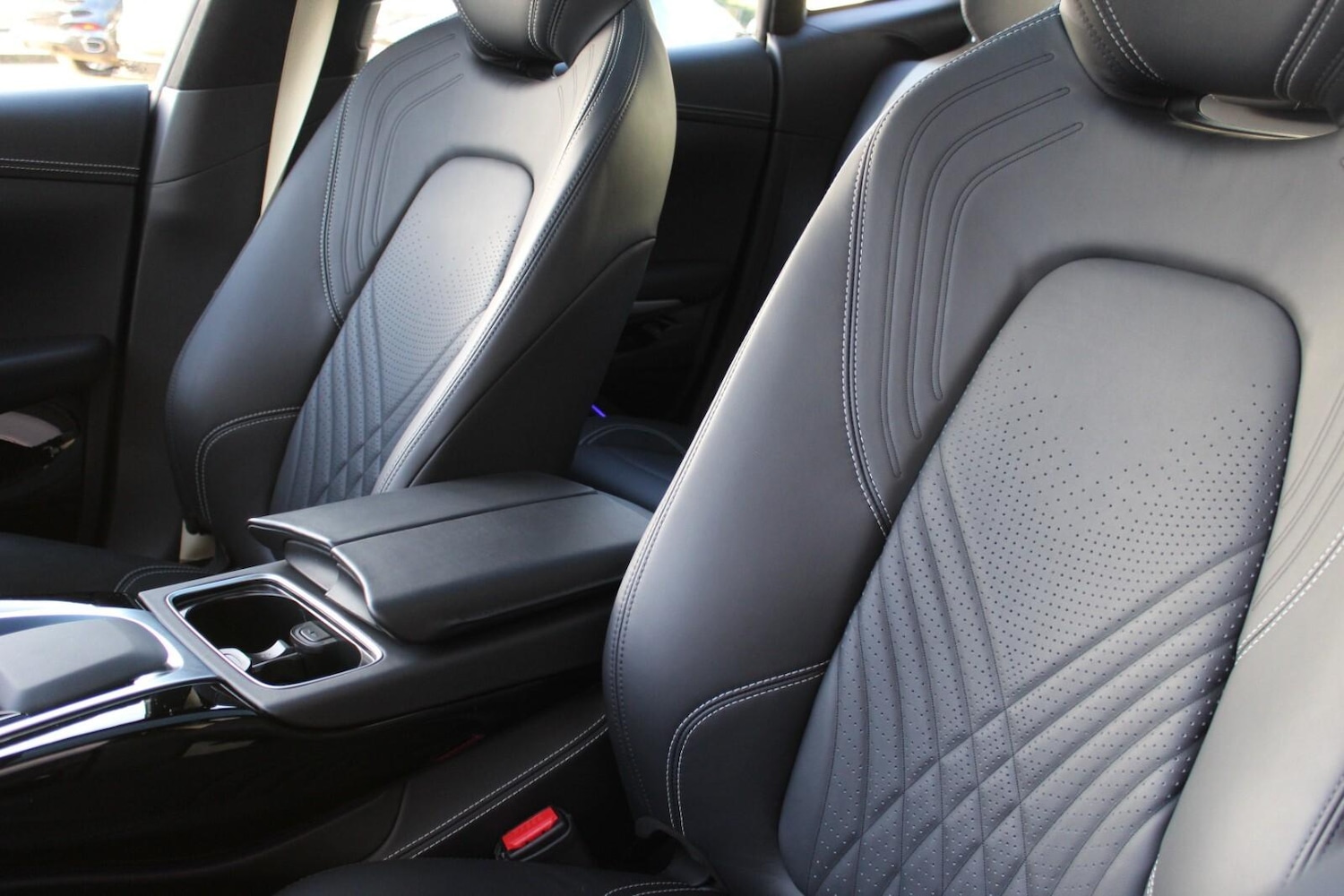 Used Aston Martin DBX 2023 for sale - 76349333: Photo 43