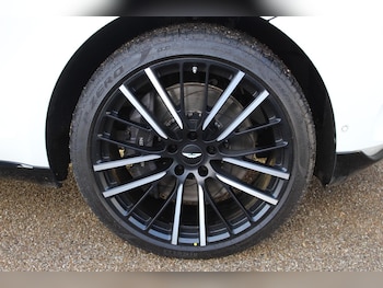 Used Aston Martin DBX 2023 for sale - 76349333: Photo